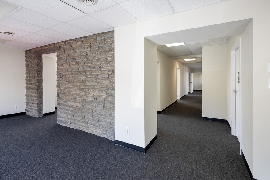 154A W Eagle Rd, Havertown, PA for lease - Interior Photo - Image 2 of 15