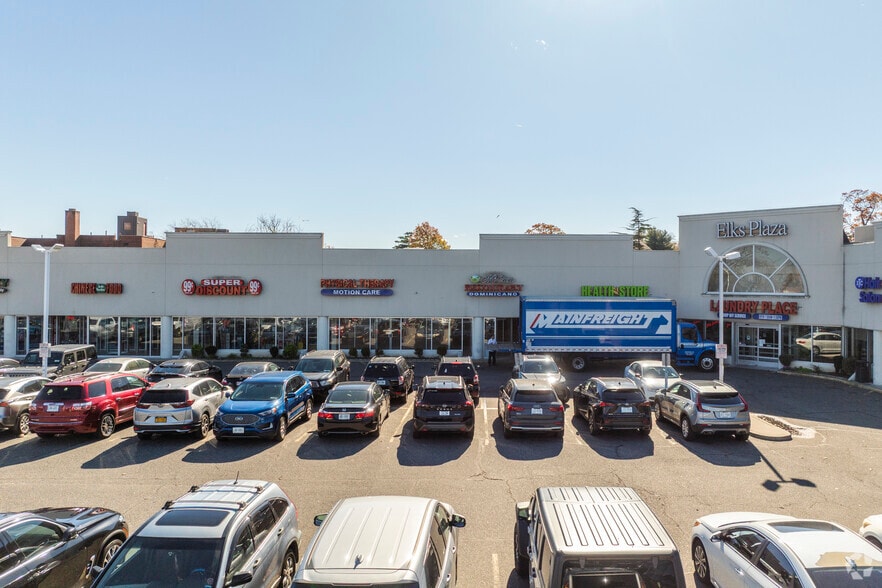 175 W Merrick Rd, Freeport, NY for lease - Building Photo - Image 3 of 6
