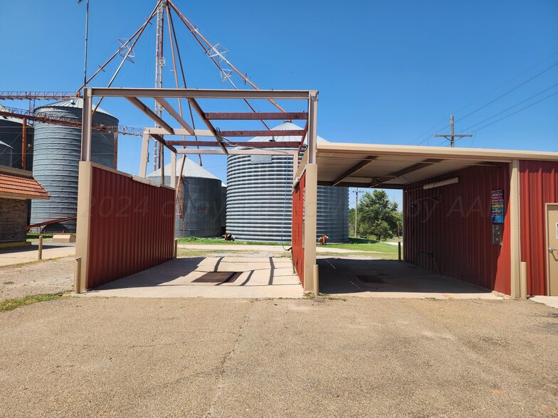 2001 E Oklahome Ave, Wheeler, TX for sale - Building Photo - Image 2 of 17