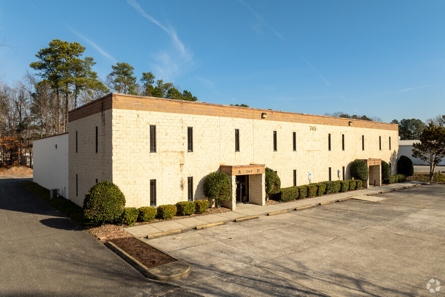 745 Bluecrab Rd, Newport News, VA for lease - Building Photo - Image 1 of 22