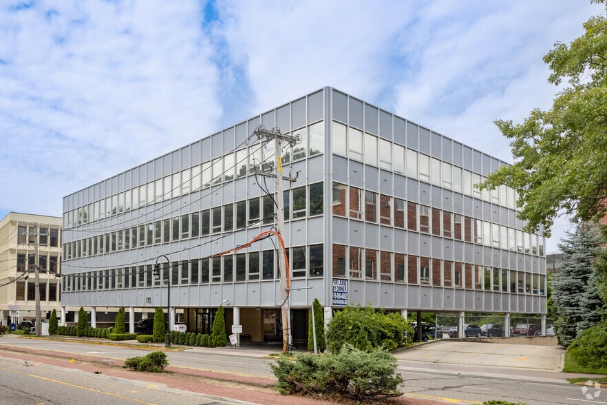175 Great Neck Rd, Great Neck, NY for lease - Building Photo - Image 1 of 6
