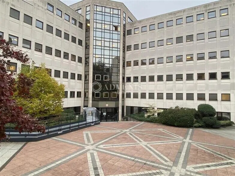 Office in Le Kremlin-Bicêtre for lease - Building Photo - Image 1 of 10