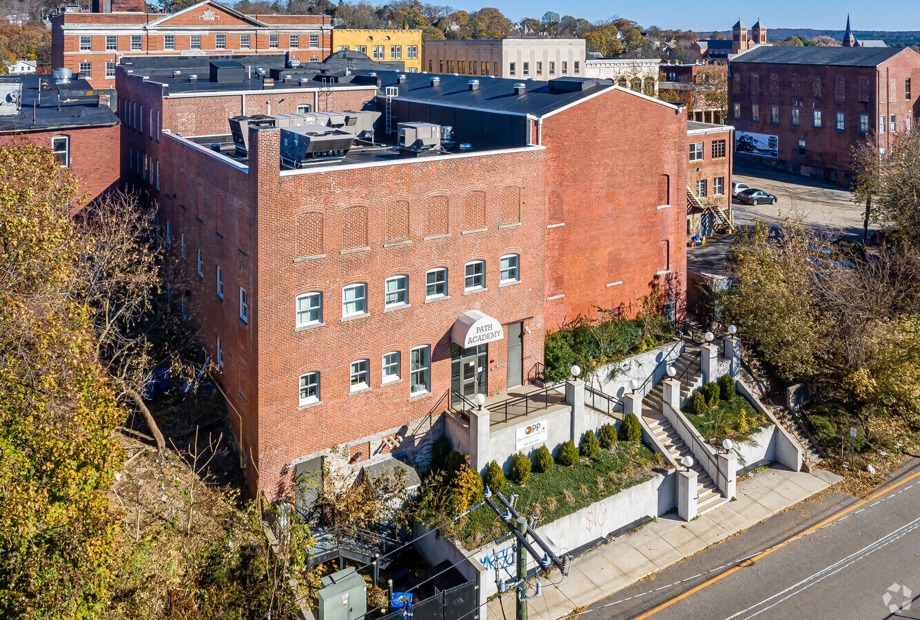 832 Main St, Willimantic, CT 06226