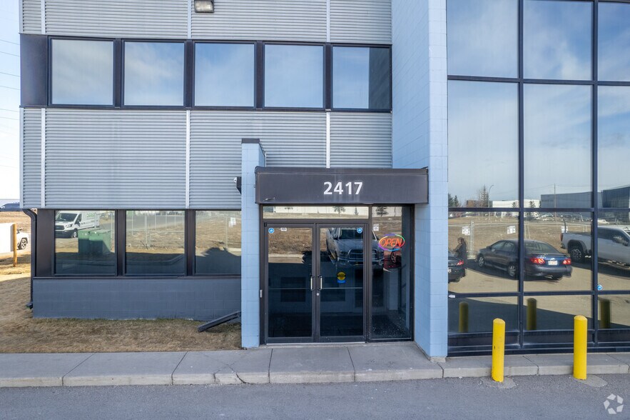 2417 51st Ave SE, Calgary, AB for lease - Building Photo - Image 2 of 5