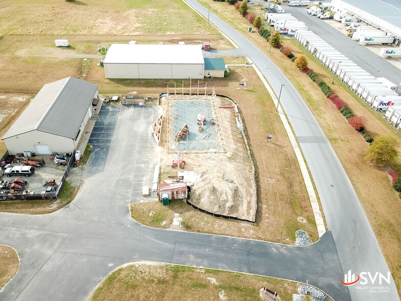 180 Kent Dr, Seaford, DE for lease - Building Photo - Image 3 of 6