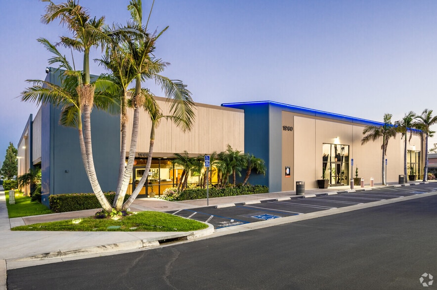 1985-1985 S Santa Cruz St, Anaheim, CA for lease - Building Photo - Image 1 of 25