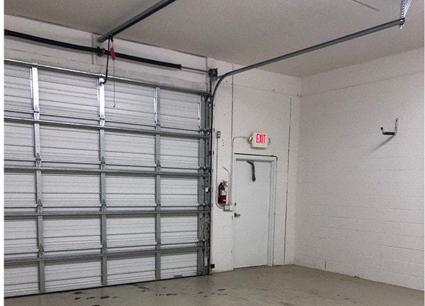 5929 Youngquist Rd, Fort Myers, FL for lease - Interior Photo - Image 3 of 6