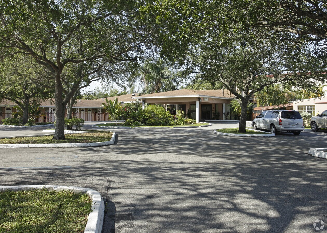 12221-w-dixie-hwy-north-miami-fl-33161-property-record-loopnet