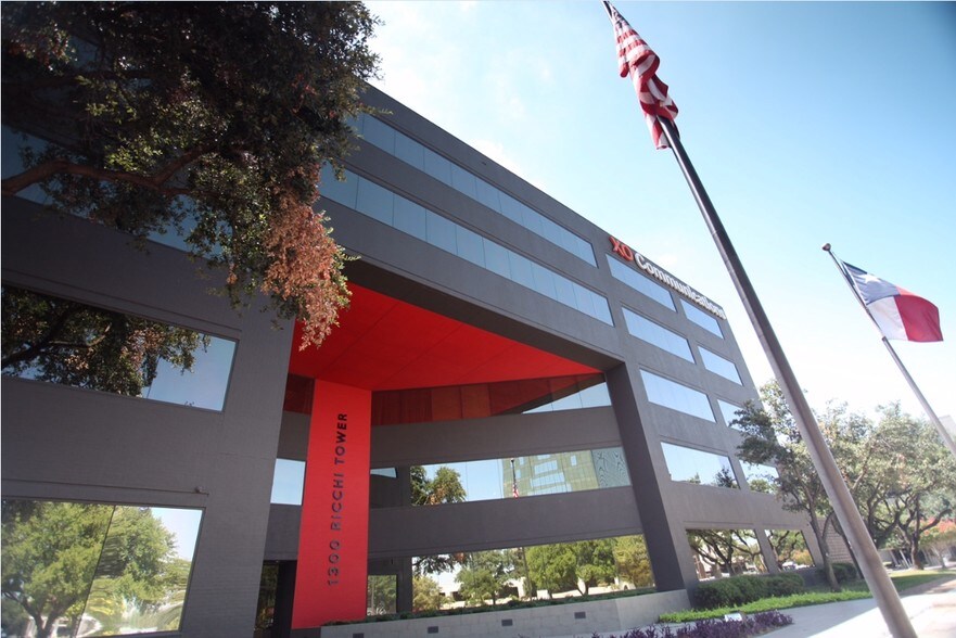 1300 W Mockingbird Ln, Dallas, TX, 75247 Property For Lease on