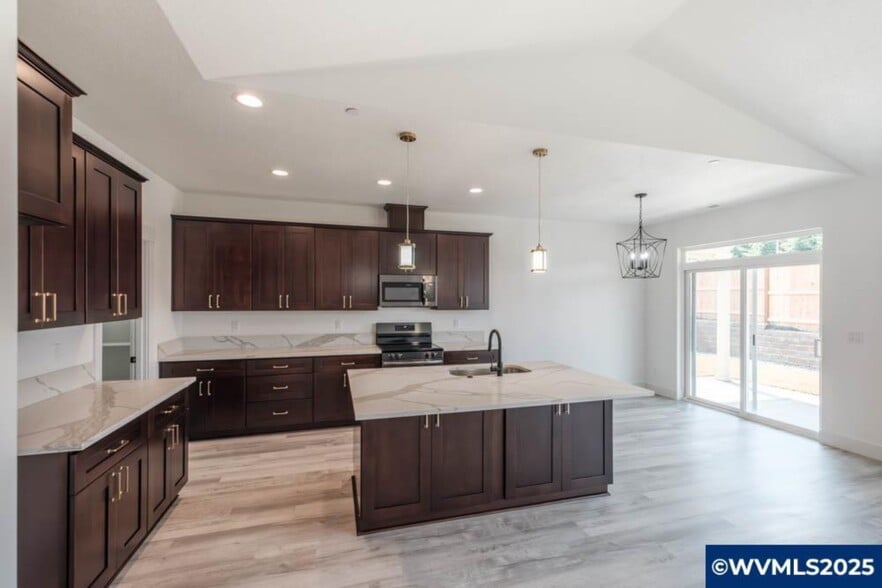 774 Riley Dr, Silverton, OR for sale - Building Photo - Image 3 of 26