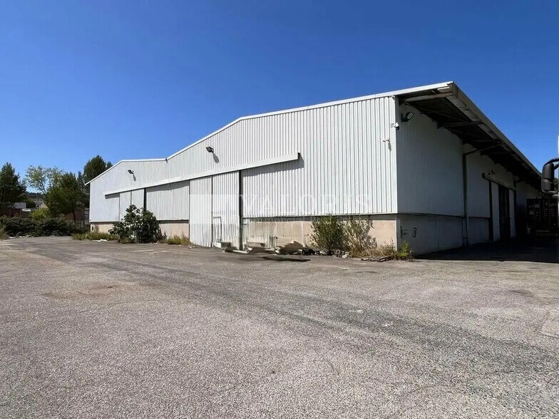 Industrial in Bouc-Bel-Air for lease - Building Photo - Image 3 of 3