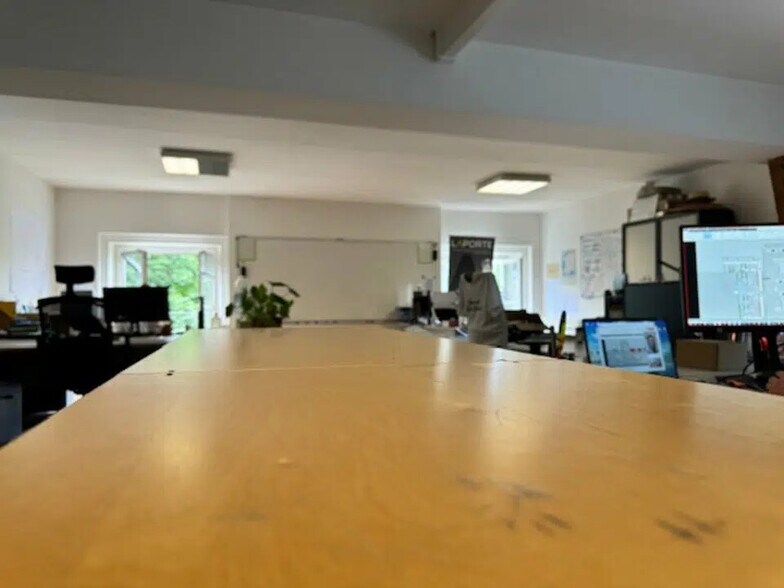 Office in Pierre-Bénite for lease - Interior Photo - Image 3 of 3