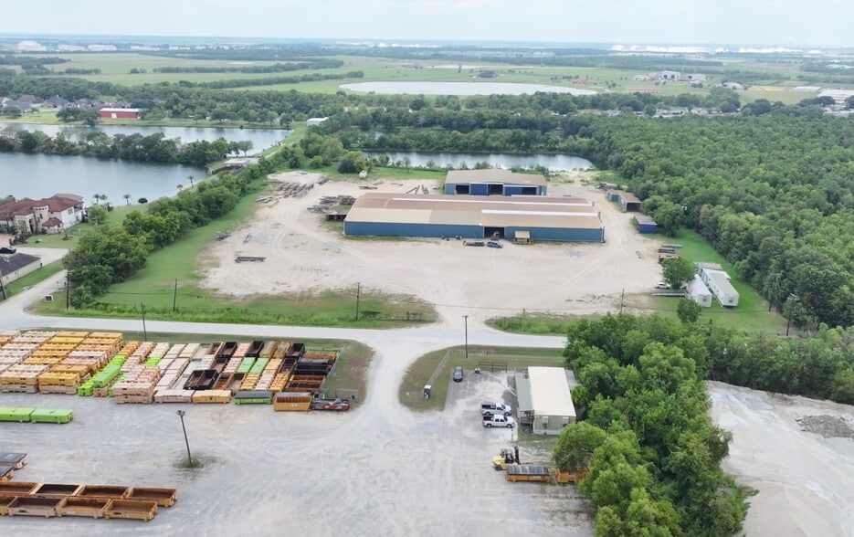 4835 Bourque rd, Nederland, TX for sale - Primary Photo - Image 1 of 13