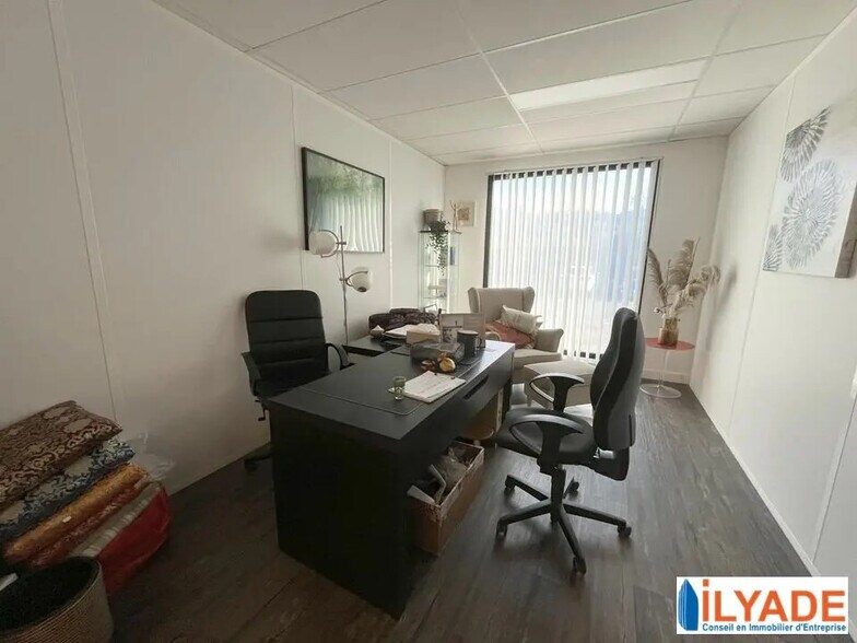 Office in Aubagne for sale - Interior Photo - Image 3 of 6