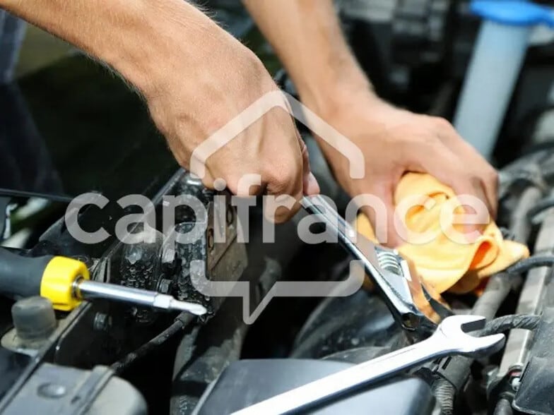 Flex in Bourgoin-Jallieu for sale - Building Photo - Image 3 of 6