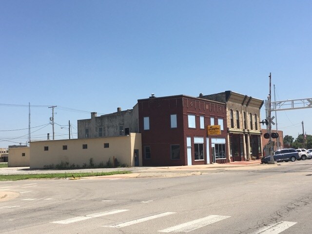 300 S Main St, Hutchinson, KS for sale Building Photo- Image 1 of 1