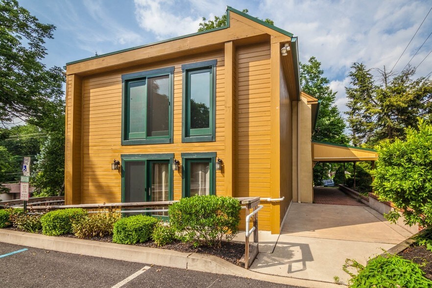 2001 Foulk Rd, Valley, PA 19060