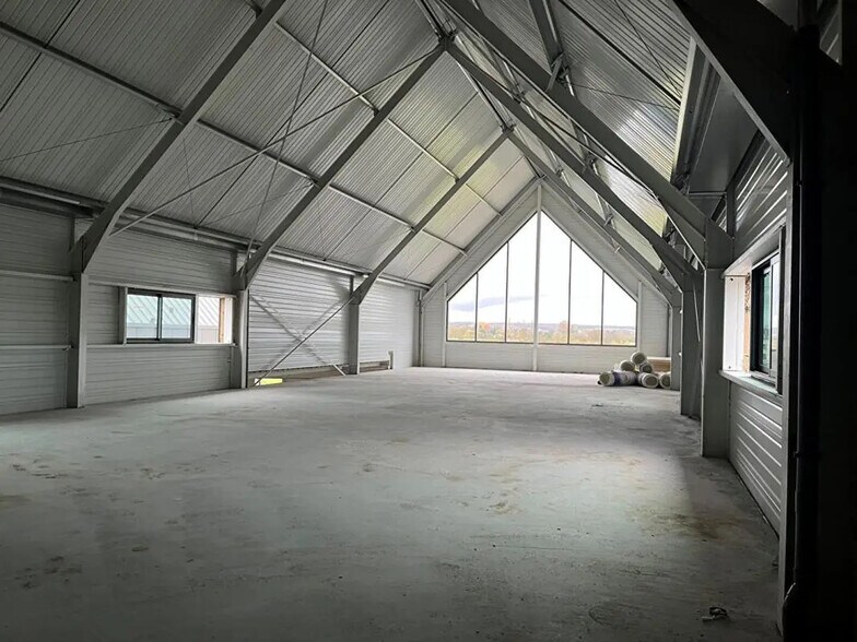 Office in L'ILE-BOUCHARD for lease - Building Photo - Image 1 of 5