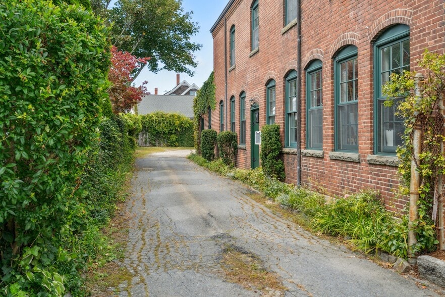 26 Howland St, Plymouth, MA for sale - Building Photo - Image 3 of 25