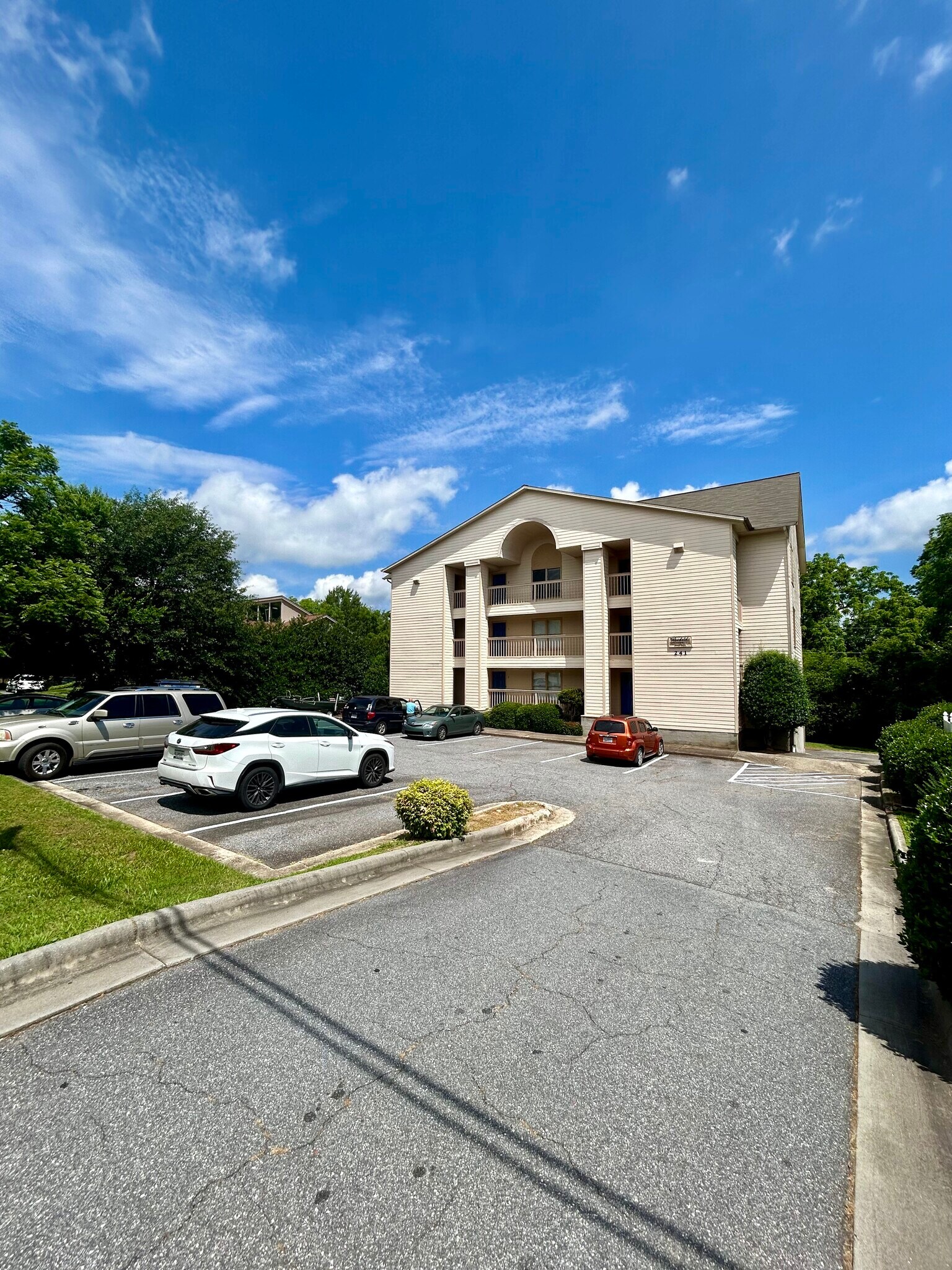 241 16th Ave NE, Hickory, NC for sale Building Photo- Image 1 of 1