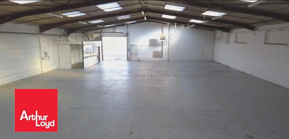 Flex in Gasville-Oisème for lease - Interior Photo - Image 3 of 3