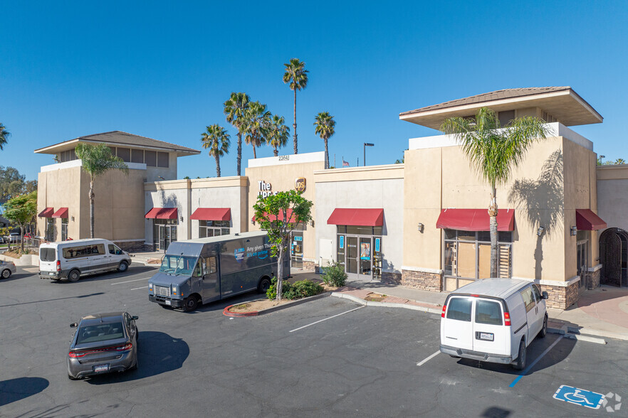 2364 Roll Dr, San Diego, CA for lease - Building Photo - Image 2 of 21