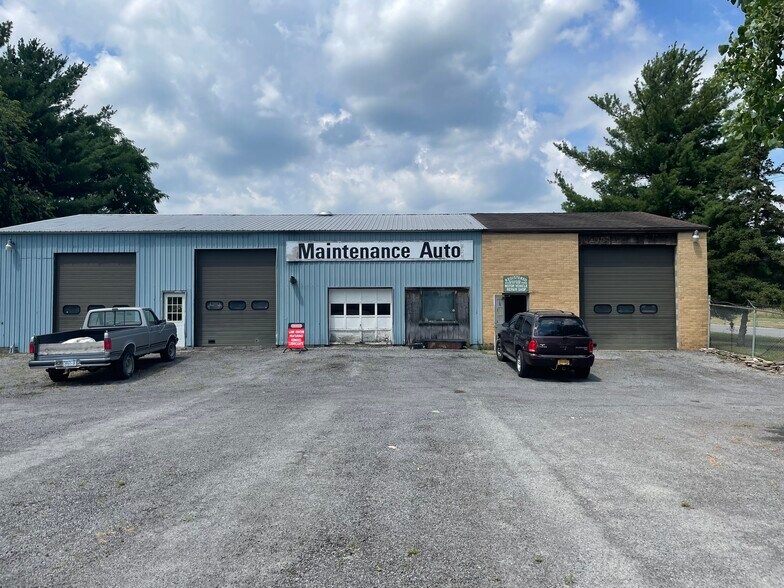 1260 Commercial Dr, Farmington, NY 14425