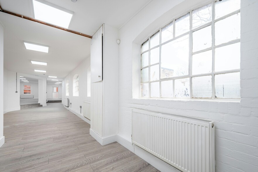 6A Scawfell St, London for lease - Interior Photo - Image 2 of 11