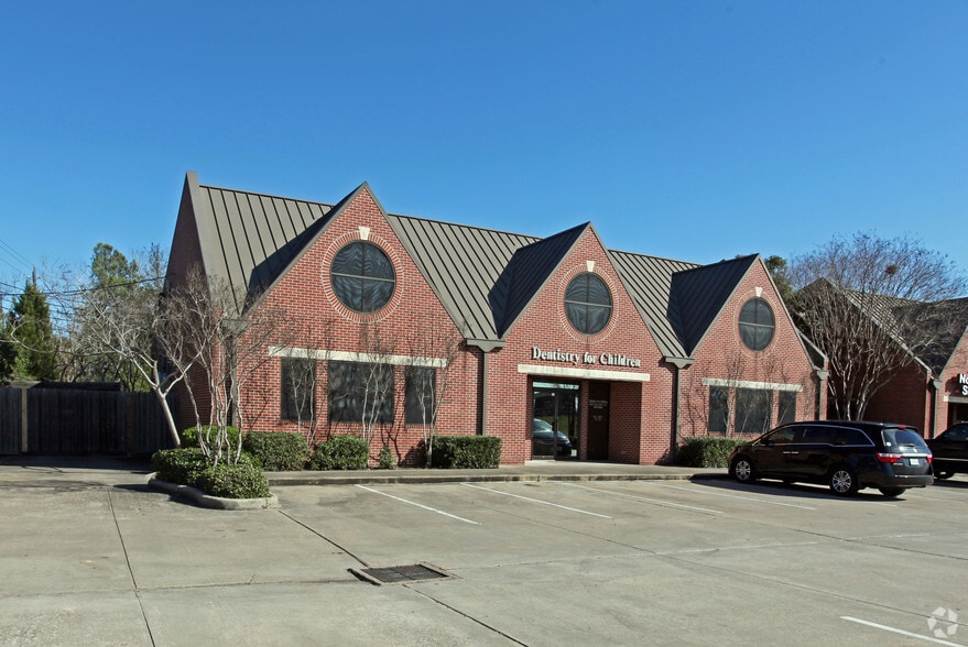 2710 Mangum Rd, Houston, TX for lease - Building Photo - Image 1 of 3