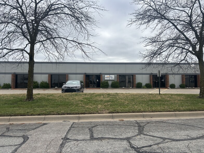 7777 E Osie St, Wichita, KS for lease - Building Photo - Image 2 of 4