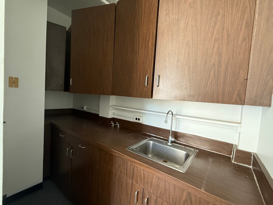 1401-1415 Kalakaua Ave, Honolulu, HI for lease Interior Photo- Image 1 of 2