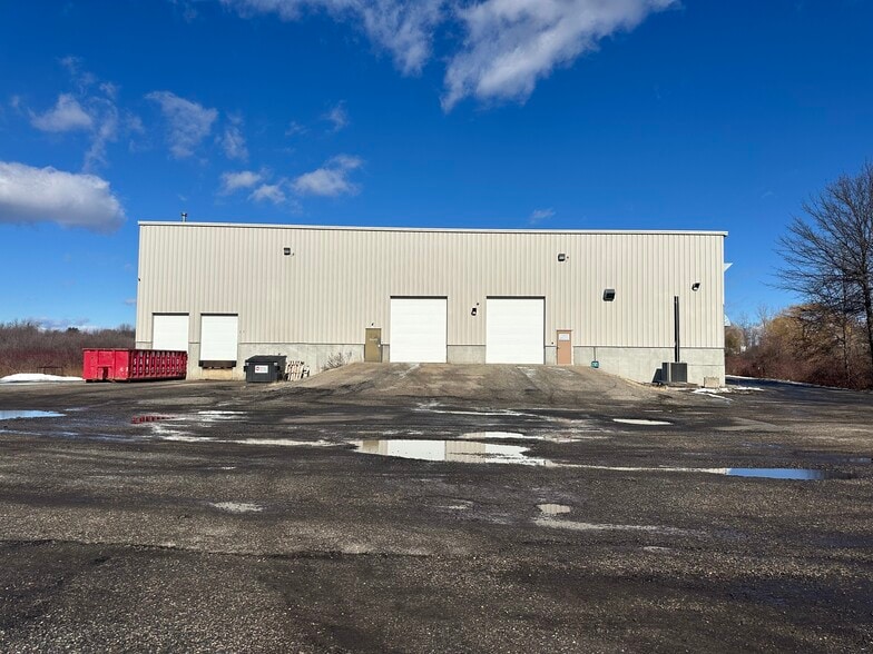 21 Kenny Roberts Memorial Dr, Suffield, CT for sale - Building Photo - Image 1 of 1