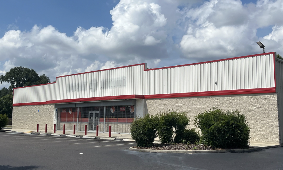 9114 Lem Turner Rd, Jacksonville, FL for lease - Building Photo - Image 1 of 8