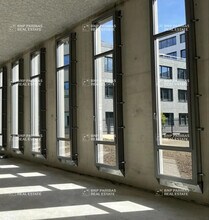 Office in Villeurbanne for lease Interior Photo- Image 2 of 18