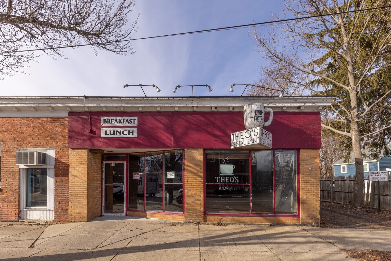 1 W Main St, MA 01833