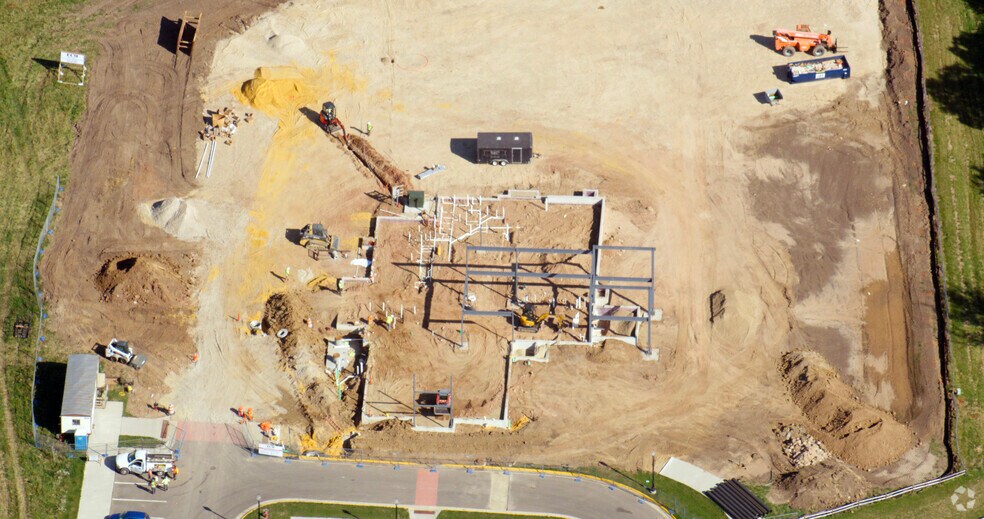 4237 Deere Xing, Windsor, WI for sale - Primary Photo - Image 1 of 1