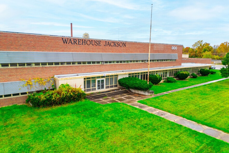 1300 Falahee Rd, Jackson, MI for lease - Building Photo - Image 1 of 12