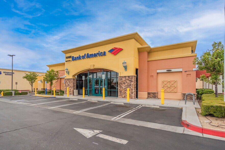 19095 Bear Valley Rd, Apple Valley, CA for sale - Building Photo - Image 1 of 13