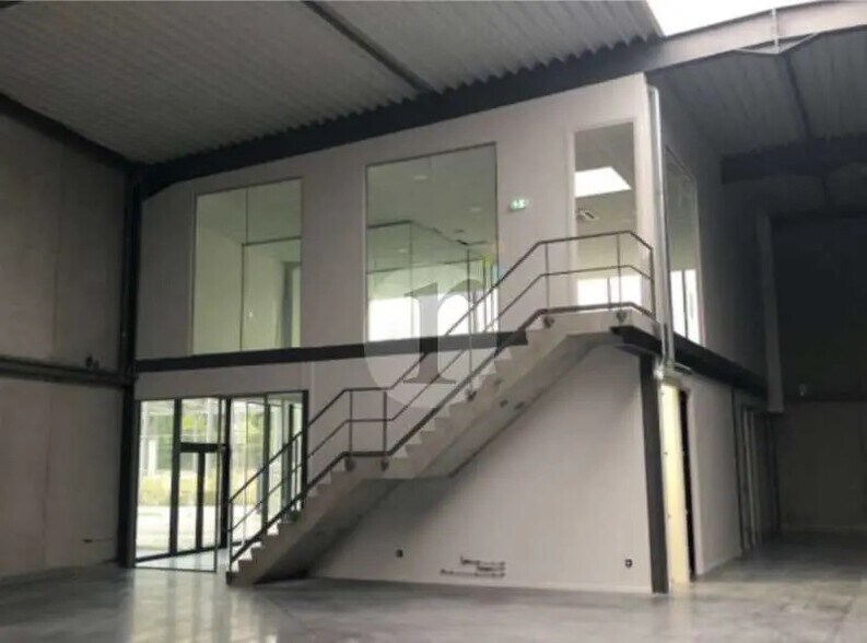 Office in Roncq for lease - Interior Photo - Image 2 of 11