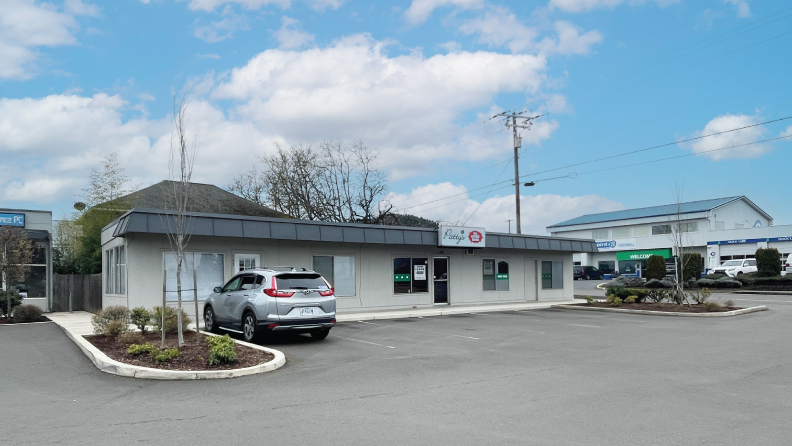 105 E Oregon Ave, Creswell, OR for lease - Building Photo - Image 2 of 10