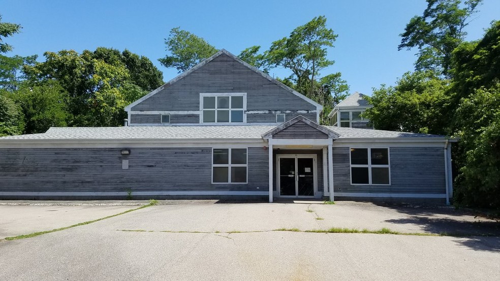 66 Crescent View Ave, Riverside, RI for sale - Building Photo - Image 1 of 1