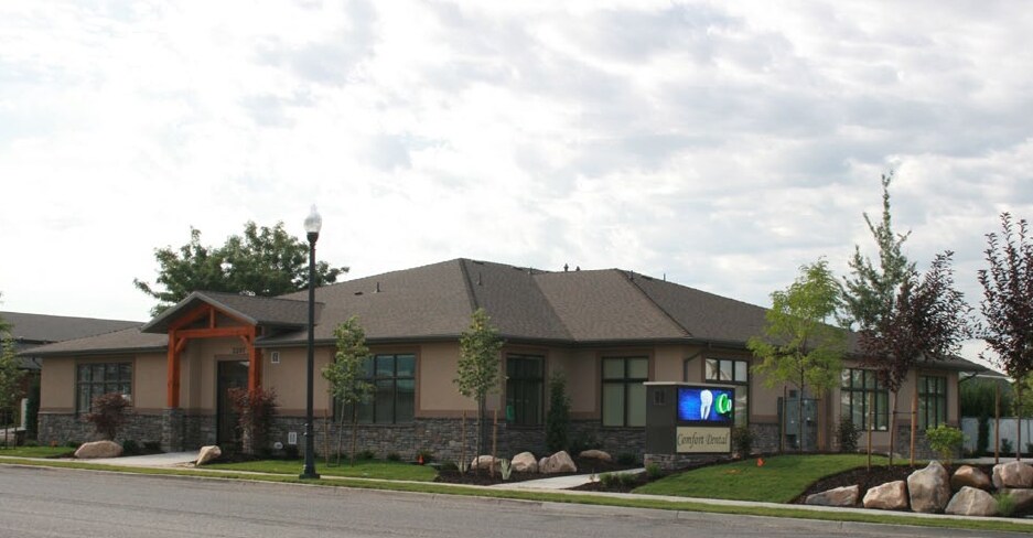 2207 W 1800 N, Clinton, UT for sale - Primary Photo - Image 1 of 1