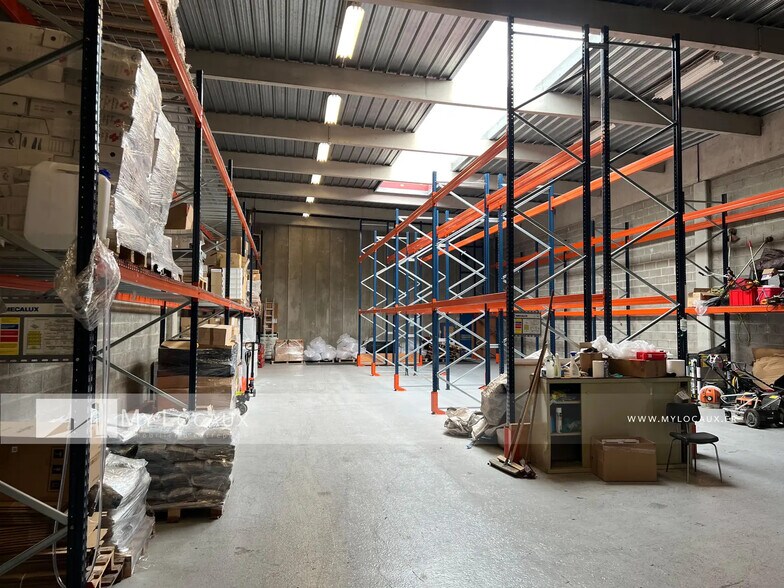 Industrial in Argenteuil for lease - Interior Photo - Image 2 of 8