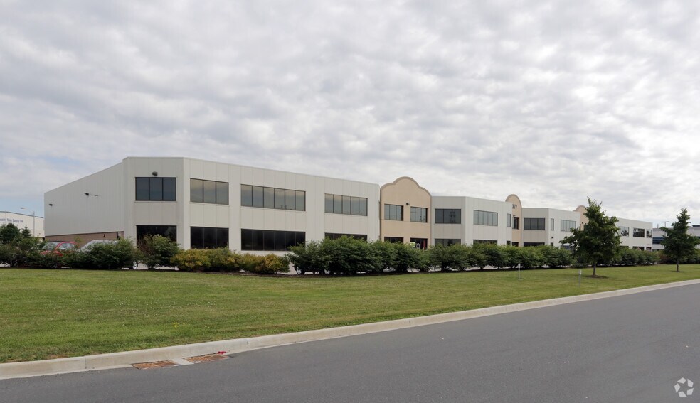 1377 Cormorant Rd, Ancaster, ON for sale - Primary Photo - Image 1 of 1