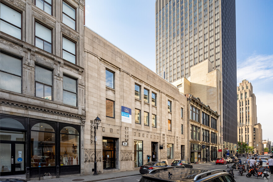 221-229 Rue Notre-Dame O, Montréal, QC for lease - Building Photo - Image 1 of 3