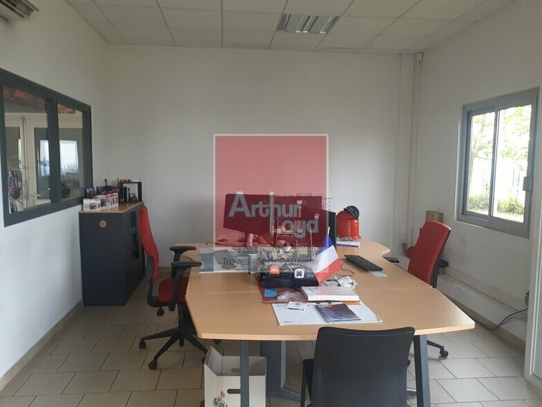 Industrial in Troyes for lease - Building Photo - Image 2 of 12