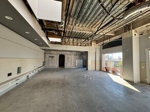 970 Monument St, Pacific Palisades, CA for lease Interior Photo- Image 2 of 3