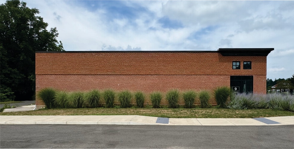 9 Tunxis Ave, Bloomfield, CT for lease - Building Photo - Image 3 of 3