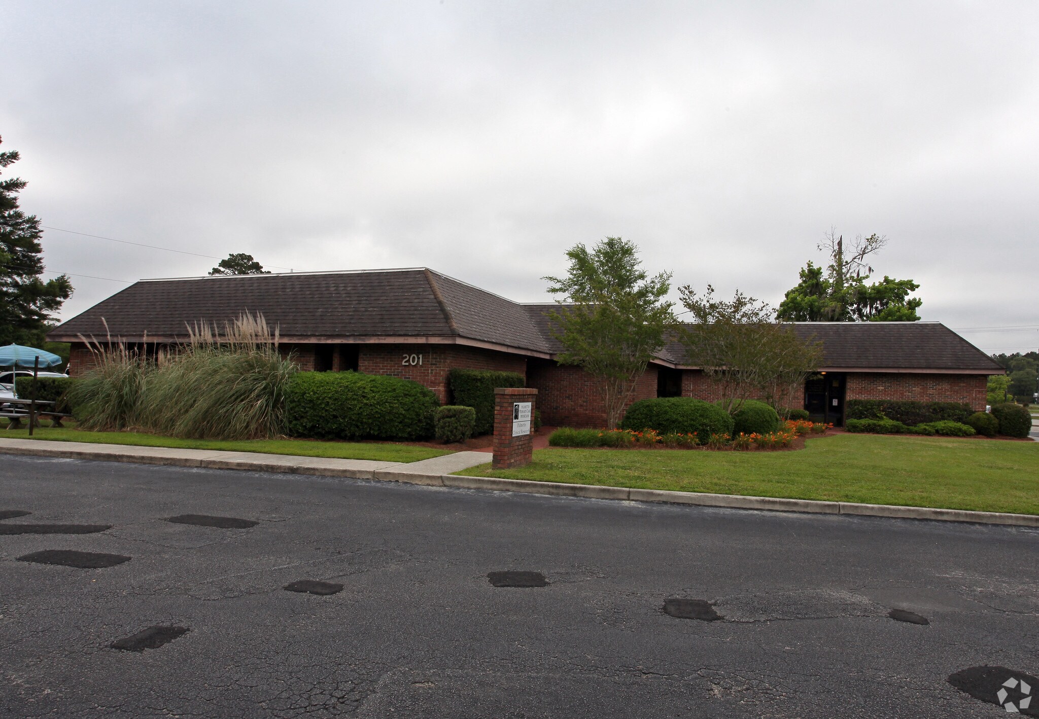 201 Oakbrook Ln, Summerville, SC for sale Primary Photo- Image 1 of 1