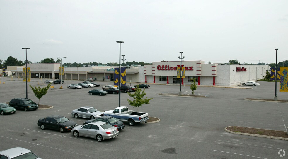 830-834 Halstead Blvd, Elizabeth City, NC for lease - Building Photo - Image 2 of 5